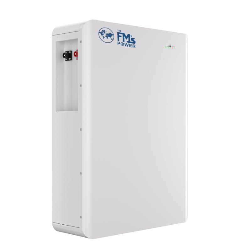 Industrial-scale solar inverter system with multiple units for commercial applications